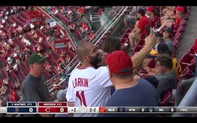 Joey Votto goes “undercover” and hangs with fans in stands at Reds game!!