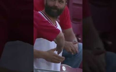 Joey Votto — man of the people hanging with the crowd during a game!! 🤗🤗