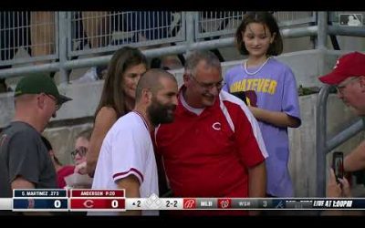 Reds’ Joey Votto hangs with fans in stands during MLB game!!