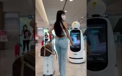 Robot at Incheon Airport 인천공항 안내 로봇 #Shorts