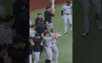 Yankees dugout goes CRAZY as Aaron Judge hits 62nd homer of season!