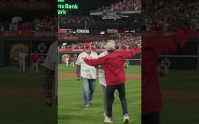 Chase Utley throws first pitch to Rob McElhenney!! Always Sunny stans dreams come true 🤣