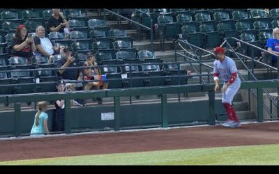 Joey Votto is THE BEST! He makes fans day by DANCING in her TikTok!!