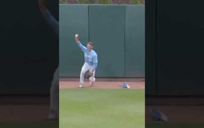 Hollup, let Casey Cook! UNC’s OF Casey Cook makes an insane catch!