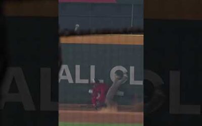 What a catch by Luis Castillo 😱