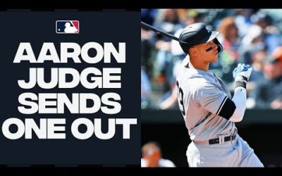 Aaron Judge DRILLS a homer to center field for the Yankees!