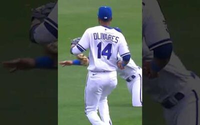 Bobby Witt Jr. went out to CENTER FIELD to make that catch! 😱