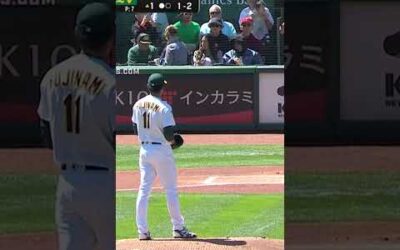 Fuji strikes out back-to-back batters to start his MLB career. 😮