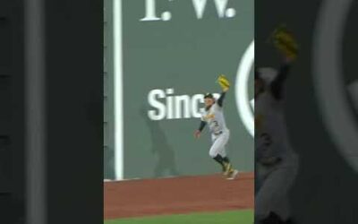 Ji Hwan Bae makes an INCREDIBLE catch against the Green Monster!!