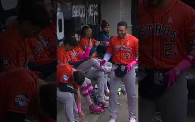 Astros dugout goes COMPLETELY SILENT after Yainer Diaz hits first career home run! 🤣🤣