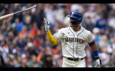 J-Rod hits one WAY OUT! Julio Rodíguez hits a 454-foot dinger!