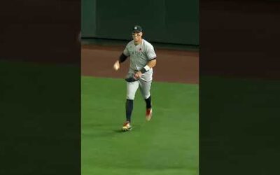 WHAT CAN’T AARON JUDGE DO?! He ROBS a would-be homer!