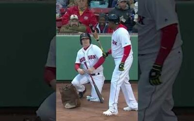 David “Big Papi” Ortiz scares the life out of the Red Sox bat boy! 🤣🤣