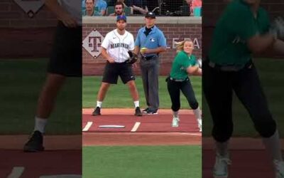 JoJo Siwa shows off the strength at the 2023 MLB All-Star Celebrity Softball Game! 💪🤣