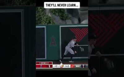 Shohei Ohtani with an EPIC BAT FLIP on game-tying home run!!