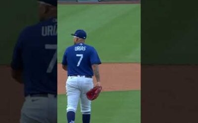 HOW! What reaction time from Julio Urías!