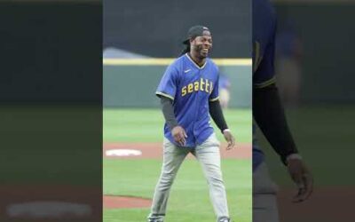 RICHARD SHERMAN got surprised by KEN GRIFFEY JR. before his first pitch! 👀