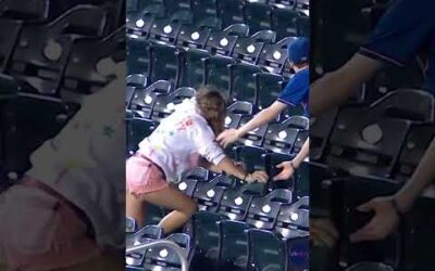 This fan really wanted to get this baseball. 😂