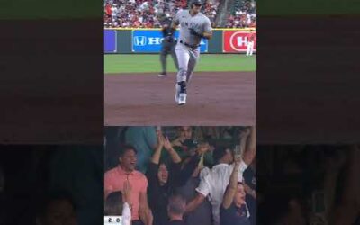 Jasson Domínguez’s family reacting to his first career home run is everything. 😔