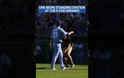 In what might be his final game, Zack Greinke walks off the mound at to a standing ovation. 💙