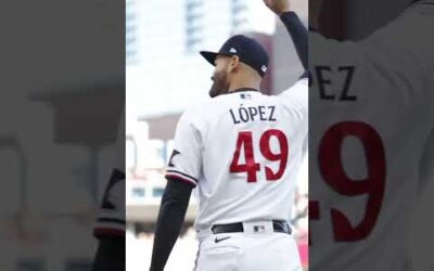 Johan Santana throws the first pitch to Joe Mauer in a Pablo López uni. 🔥