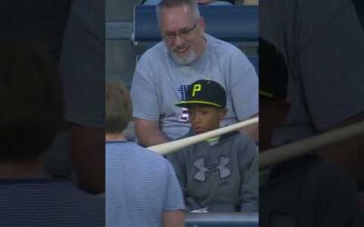 Young fan gets surprise from Christian Yelich after INCREDIBLE catch