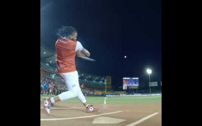 Enjoy some MOONSHOTS from Vladdy Jr, Javy Báez, and Francisco Lindor in Puerto Rico. 😍