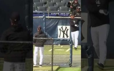 Batting practice in the middle of an earthquake? Not a problem for Gleyber Torres 😲. 🎥:MLB Network