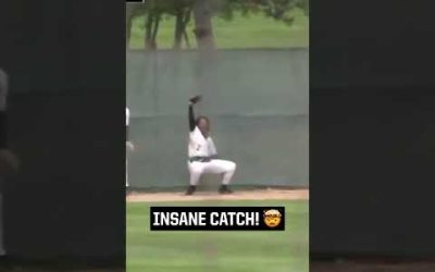 How many outfielders does it take to rob a home run? 🤯 (🎥: @espn)