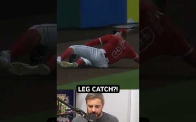 Makes the catch with his LEG, a breakdown #defense #highlight #mlb #baseball #sports #outfield