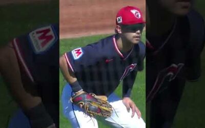 Steven Kwan was mic’d up as he tracked this ball down right at the fence. #SpringTraining